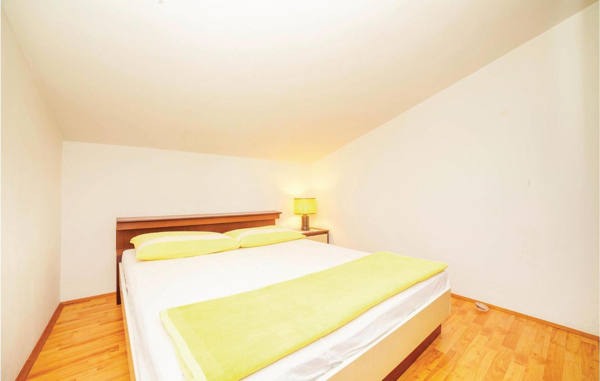 2 Bedroom Amazing Apartment In Crikvenica Bagian luar foto