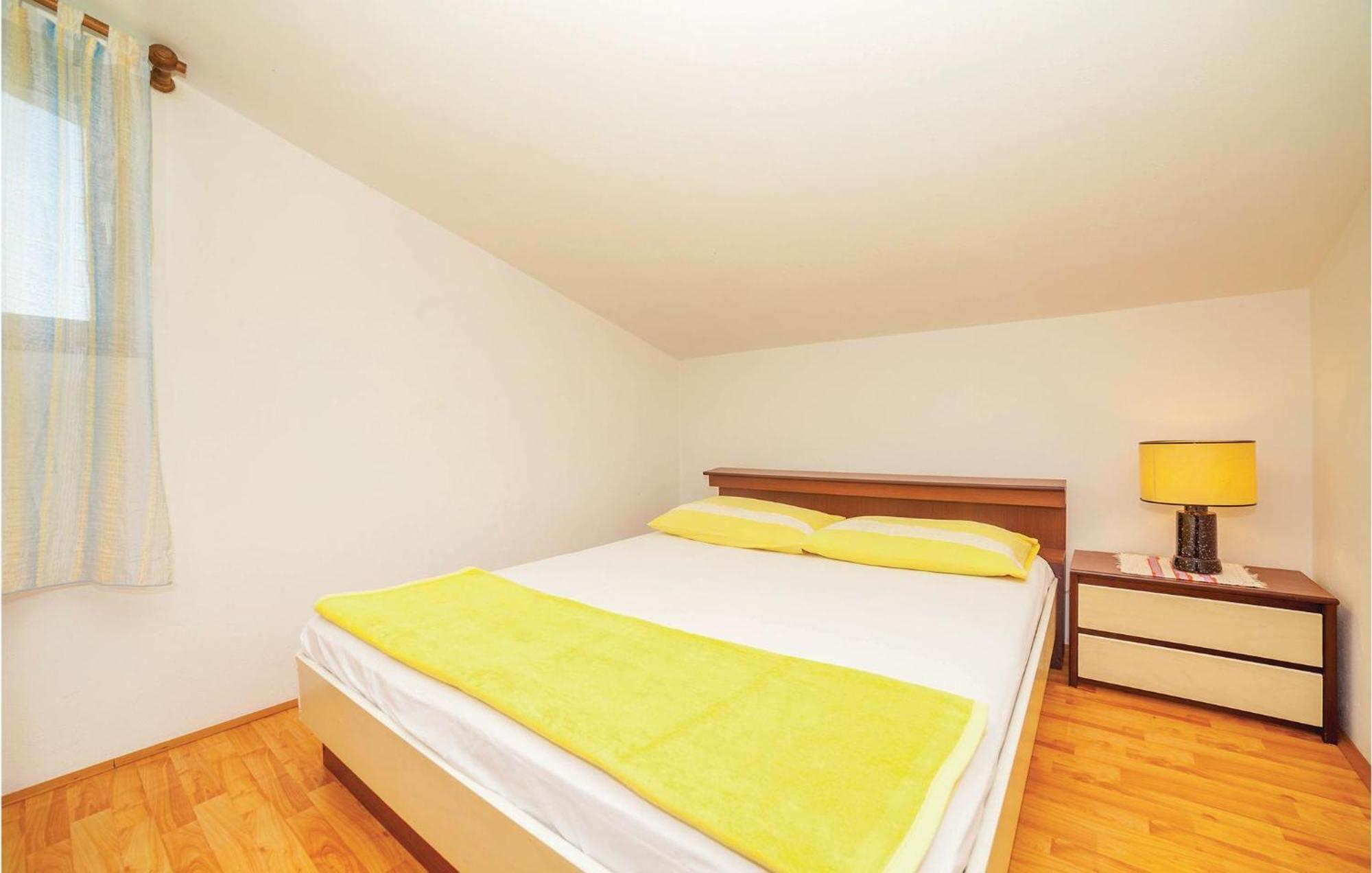 2 Bedroom Amazing Apartment In Crikvenica Bagian luar foto