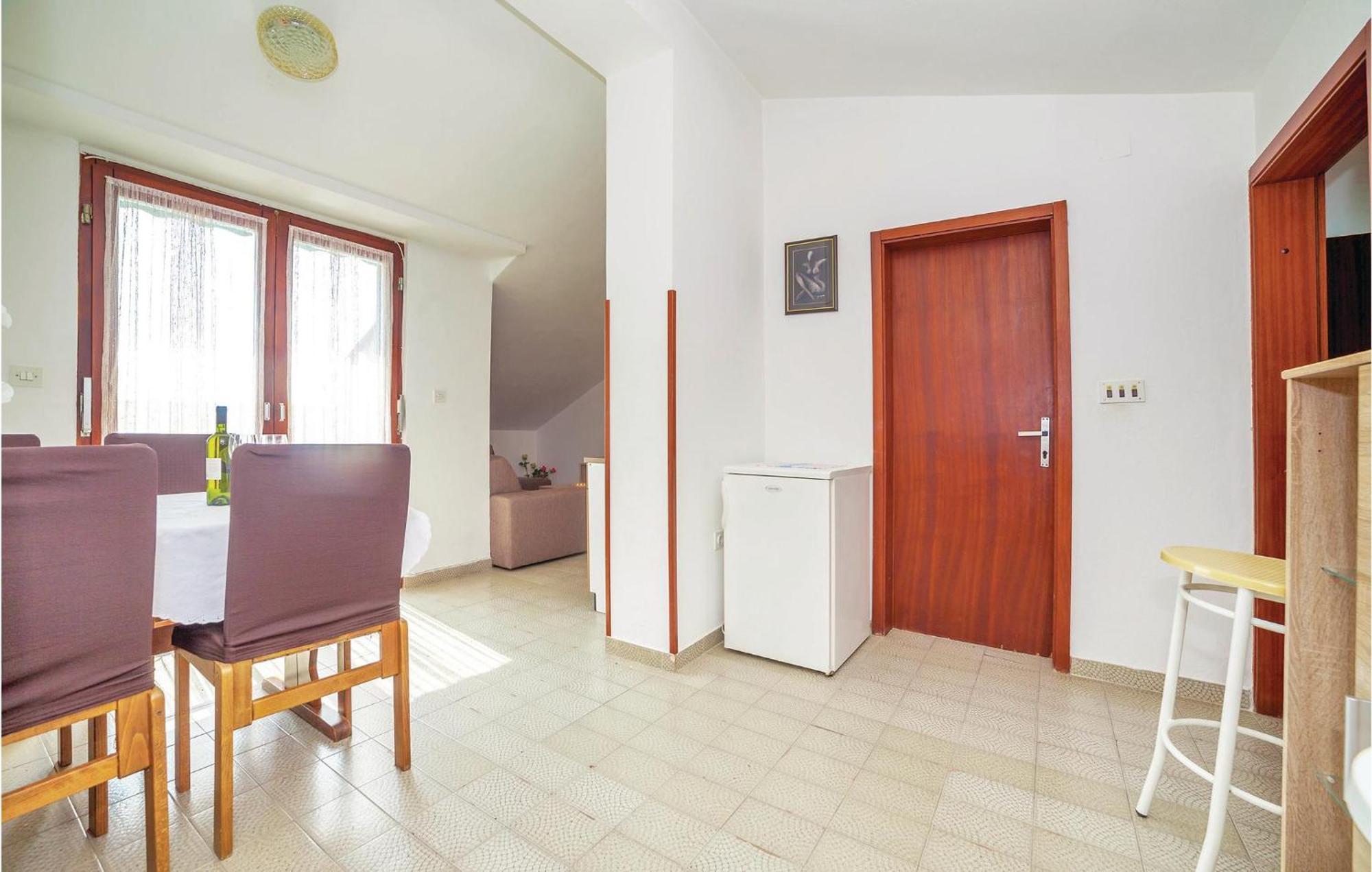 2 Bedroom Amazing Apartment In Crikvenica Bagian luar foto