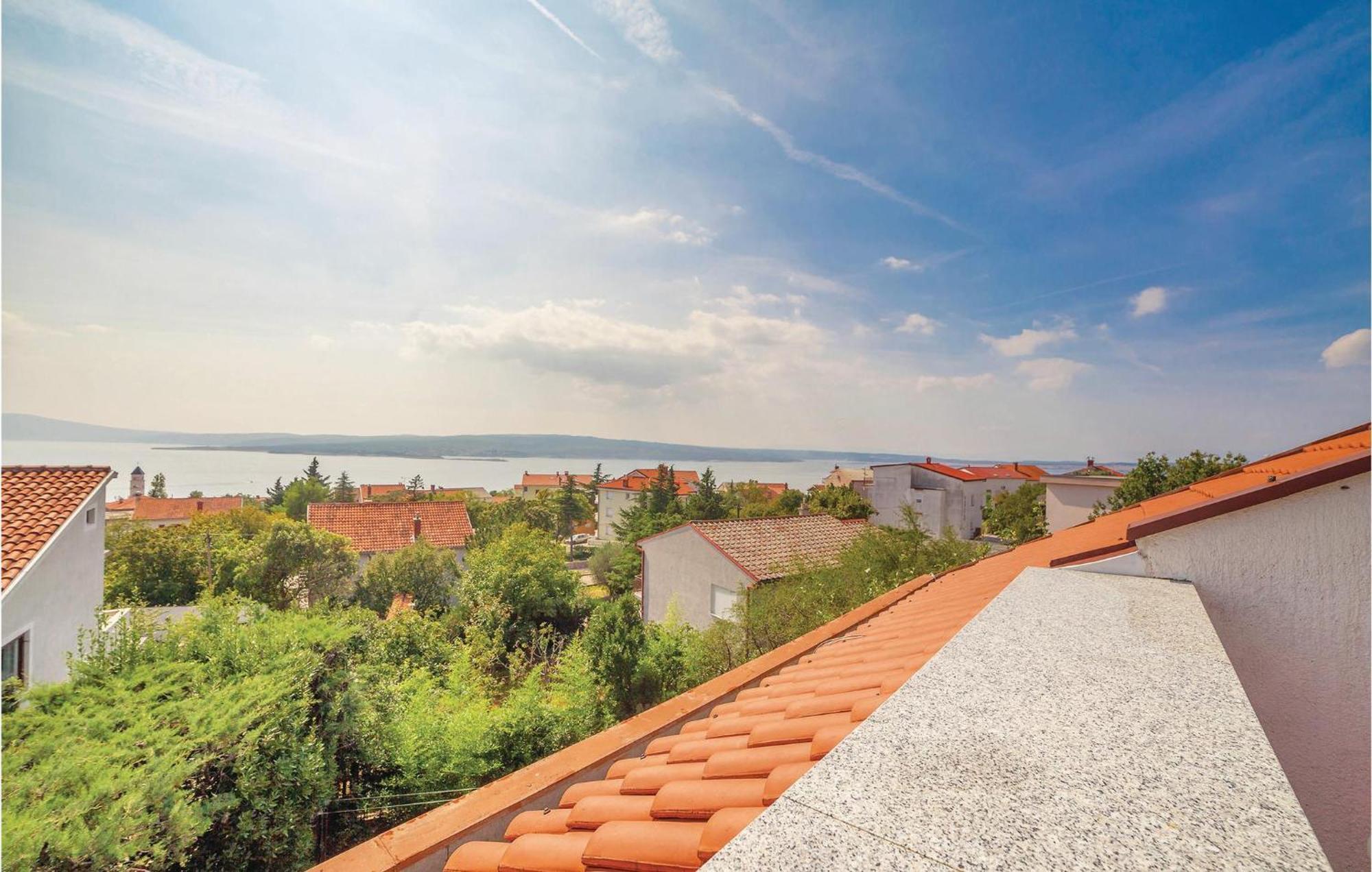 2 Bedroom Amazing Apartment In Crikvenica Bagian luar foto