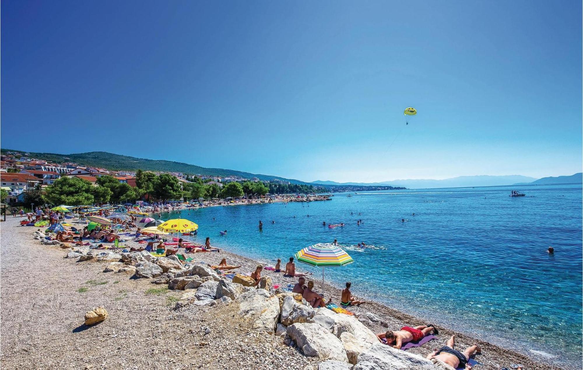 2 Bedroom Amazing Apartment In Crikvenica Bagian luar foto