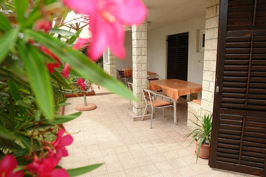 2 Bedroom Amazing Apartment In Crikvenica Ruang foto