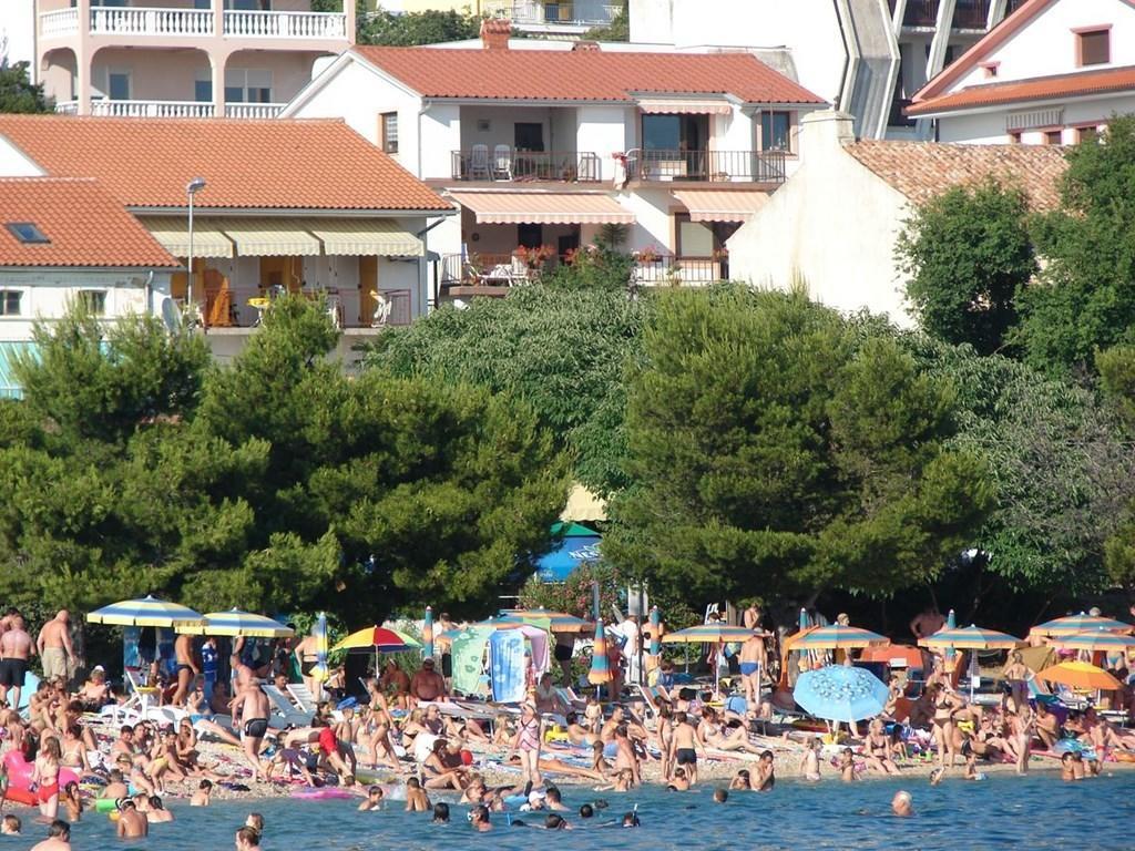 2 Bedroom Amazing Apartment In Crikvenica Ruang foto
