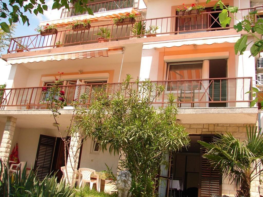 2 Bedroom Amazing Apartment In Crikvenica Ruang foto